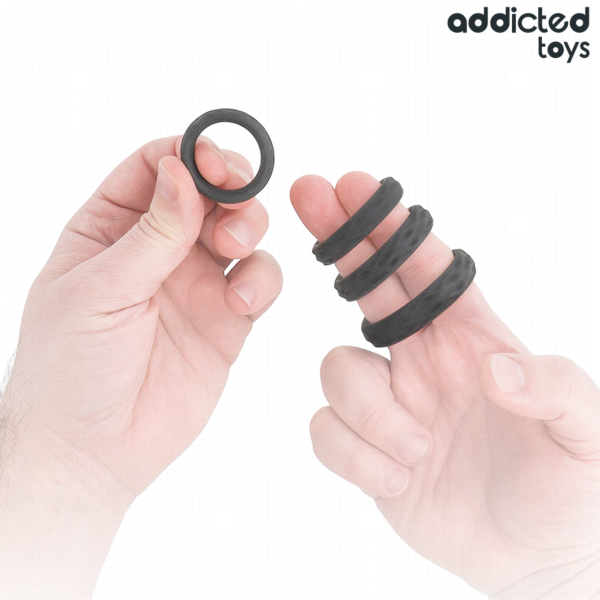 Set de quatre anneaux péniens texturés Addicted Toys, de différentes tailles