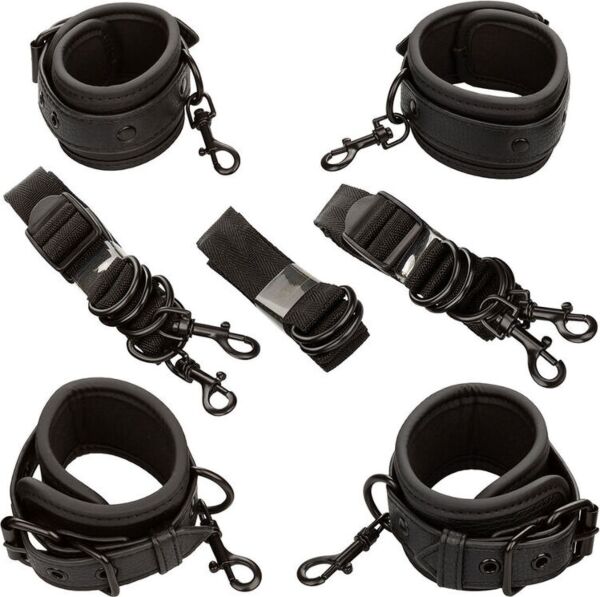 Kit bondage de lit Nocturnal Collection Bed Restraints de CalExotics, avec menottes et attaches noires