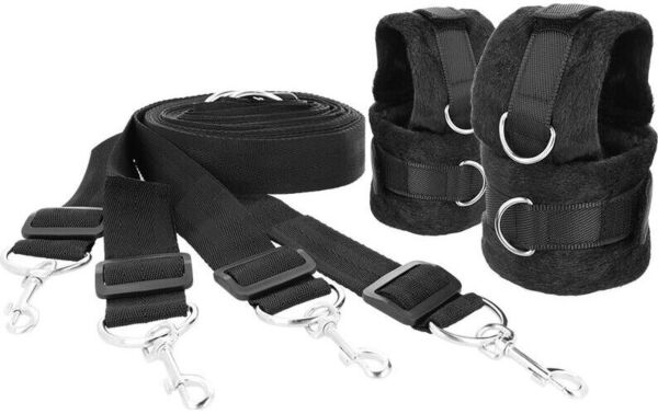 Kit de bondage pour lit Darkness avec ses menottes de poignets et de chevilles
