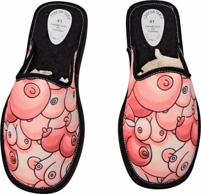 Chaussons DIABLO PICANTE en taille large avec design humoristique Chaussons DIABLO PICANTE en taille large avec design humoristique